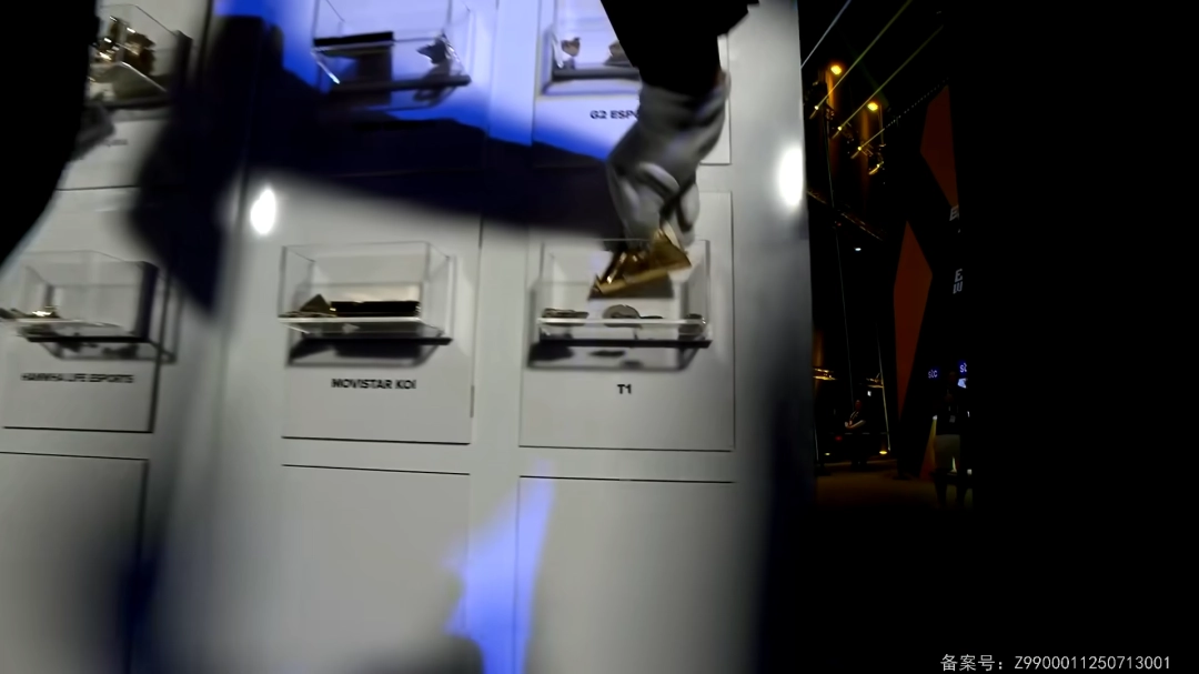 LPL至暗时刻 沙特杯AL憾负GENG成为奖杯底座!