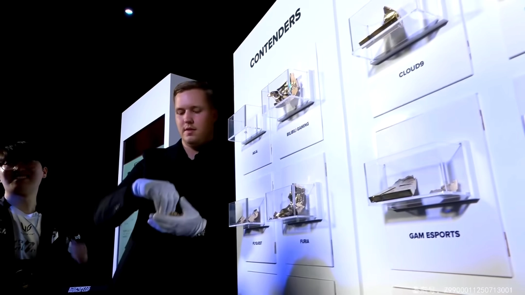 LPL至暗时刻 沙特杯AL憾负GENG成为奖杯底座!