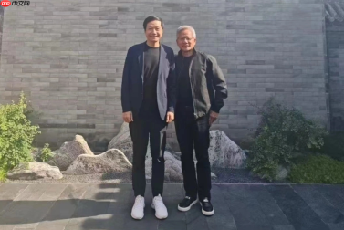 英伟达 CEO 黄仁勋今年第三次来华,与小米创始人雷军亲密合影曝光