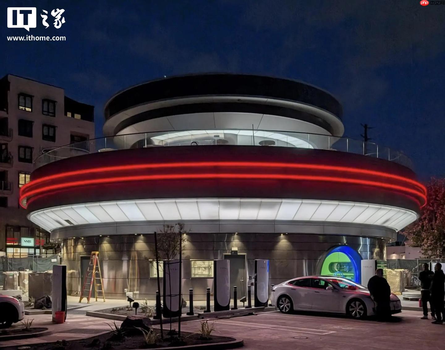 特斯拉超级充电站餐厅开业,马斯克透露将在全球主要城市推广