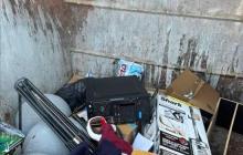 玩家在垃圾堆里捡到10年前配置主机！清理后竟还能用