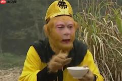 六小龄童在景区给孙悟空授艺 网友：经常被模仿 从未被超越