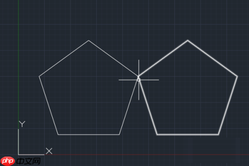 AutoCAD怎么使图形镜像