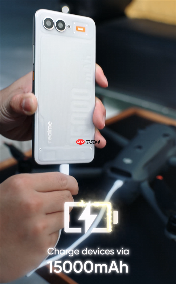 真我15000mAh真机亮相：充电一次用5天！全球最强