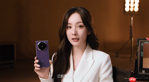 杨幂首次展示华为Mate XTs非凡大师新配色:三折叠 怎么折都全面