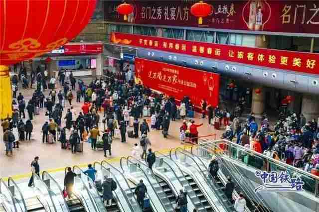 开售即秒光?抢票软件成功概率更高?铁路12306回应热点问题