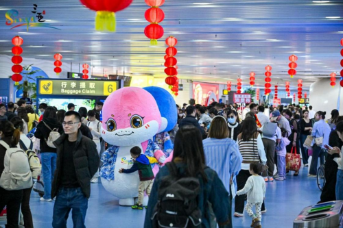 “灵蛇贺三亚 温暖中国年”三亚春节狂欢引爆旅游热潮