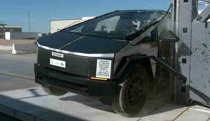撞就完了！特斯拉 Cybertruck 电动皮卡首获碰撞安全评级