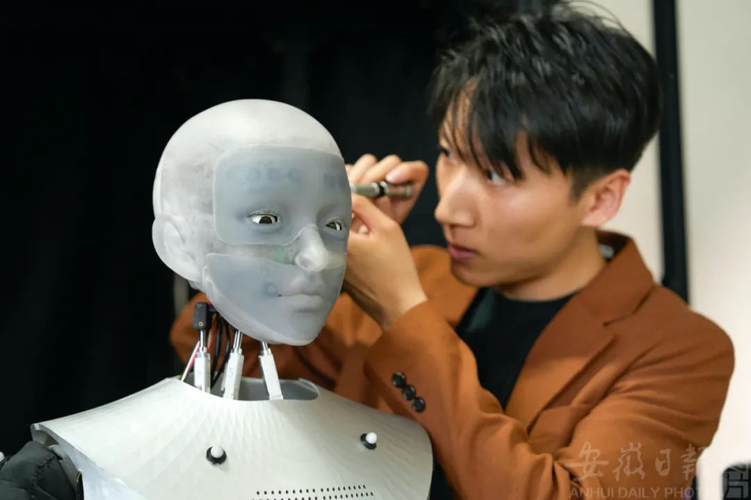 安徽研究未来产业时，为什么要请这一领域的“大V”？