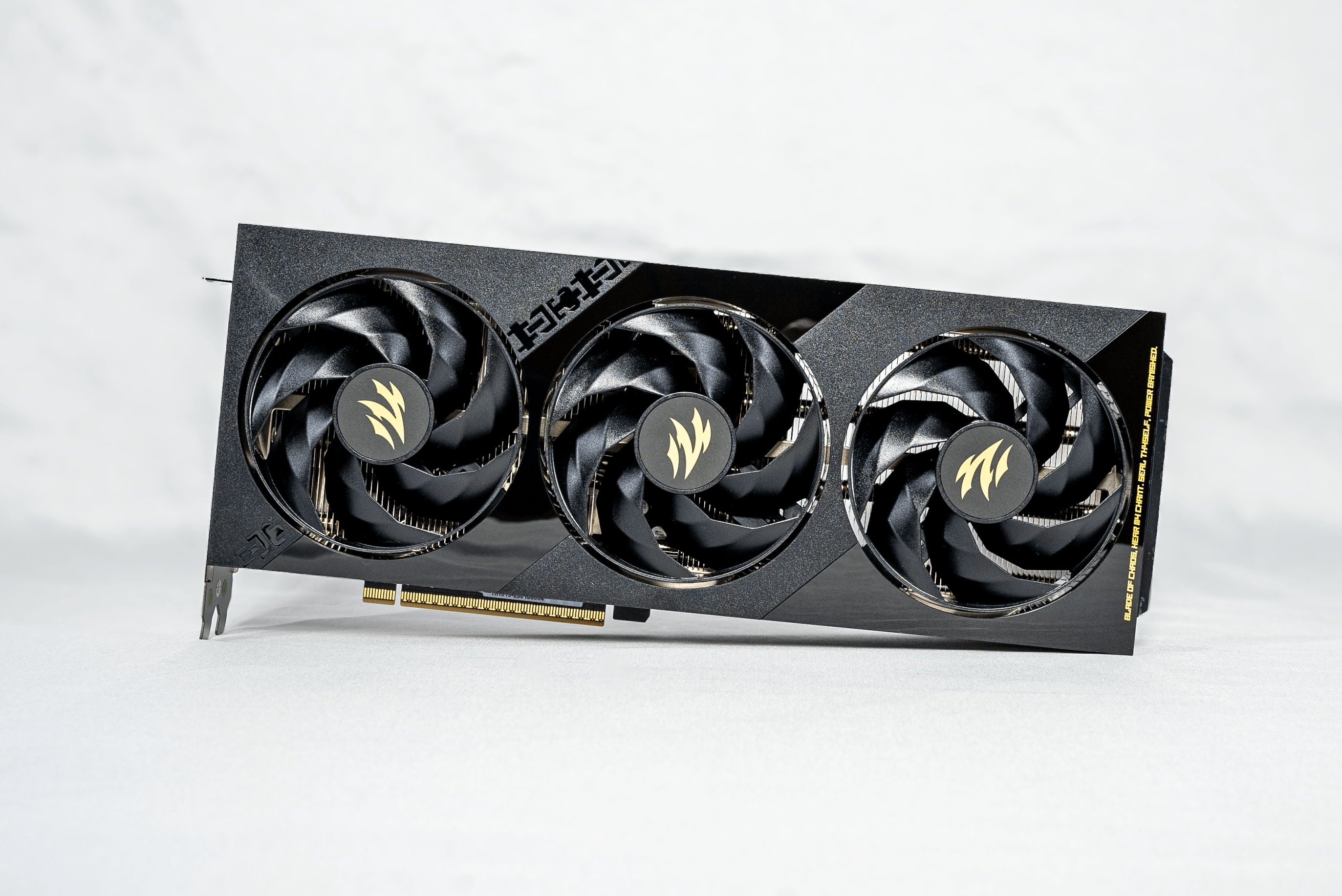 DLSS4·光追·AI三重加持!影驰 RTX 5070 Ti魔刃评测