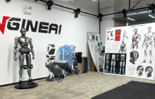 中国人形机器人再获突破 全球首例完成前空翻特技