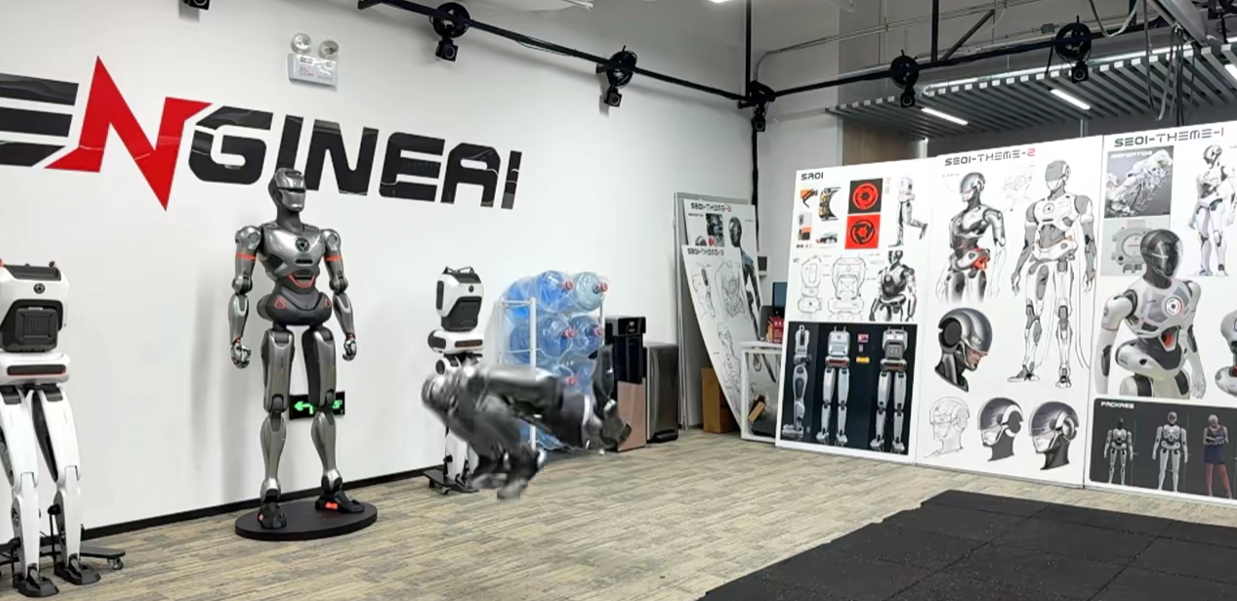 中国人形机器人再获突破 全球首例完成前空翻特技