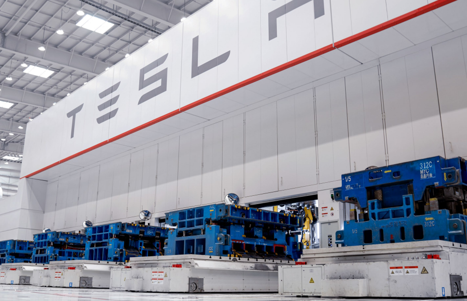 特斯拉销量负增长后再遭滑铁卢：产品老化、竞争加剧 FSD受困于合规问题