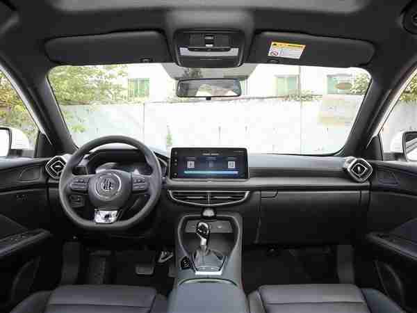 新款名爵5上市 6.59万起 6秒破百