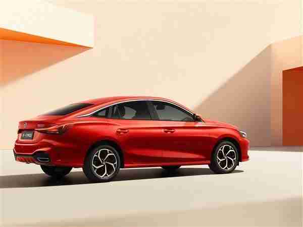 新款名爵5上市 6.59万起 6秒破百