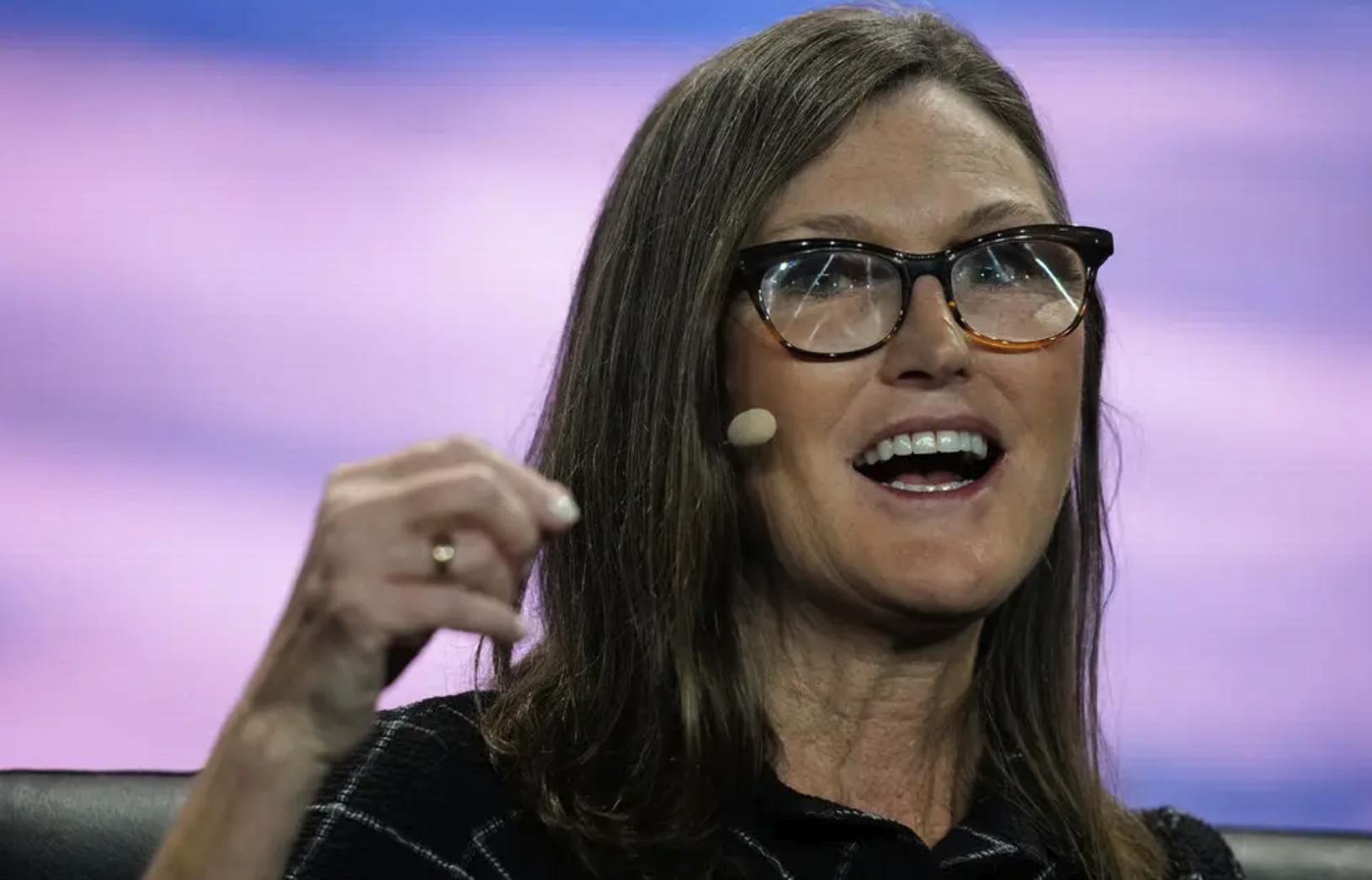 华尔街明星基金经理“木头姐”盛赞比亚迪汽车