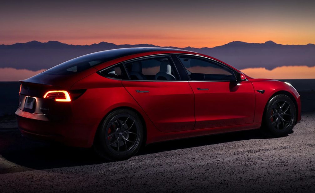 博世高管吴永桥：特斯拉FSD算法断代领先国内方案1-2年