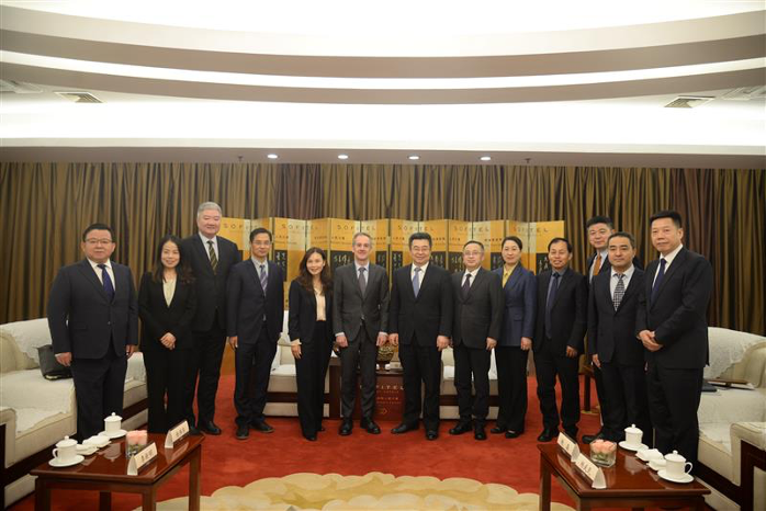美光执行副总裁兼首席财务官慕飞一行拜会陕西省副省长陈春江