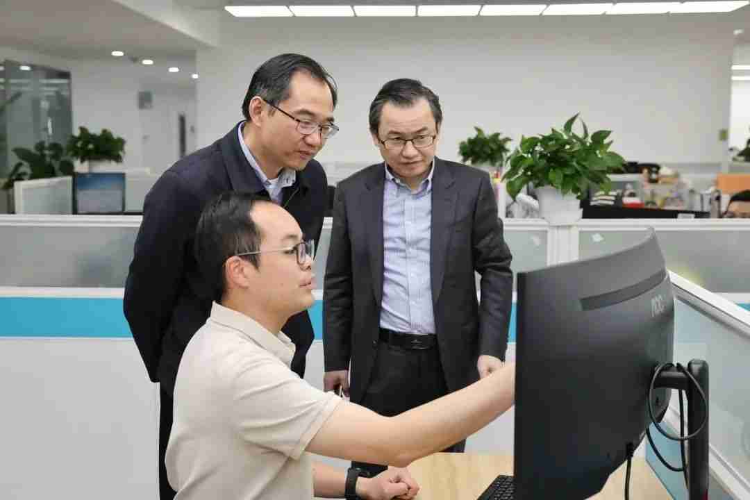 上海市委常委、浦东新区区委书记李政走访调研紫光展锐、格科微