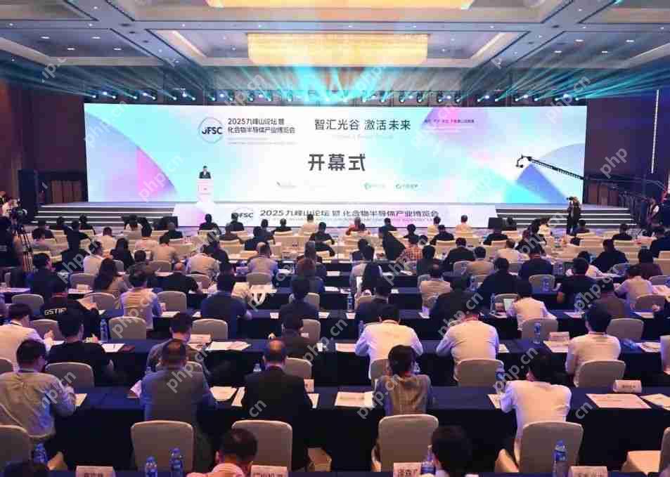 产业灯塔在光谷点亮，2025九峰山论坛开幕，全球化合物半导体行业龙头悉数到场