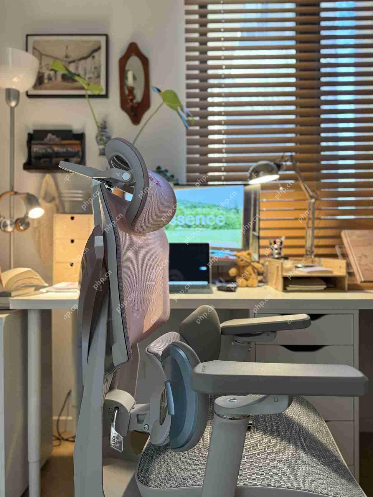 一把能打游戏、能上班，还能哄对象的傲风电竞椅有多香？