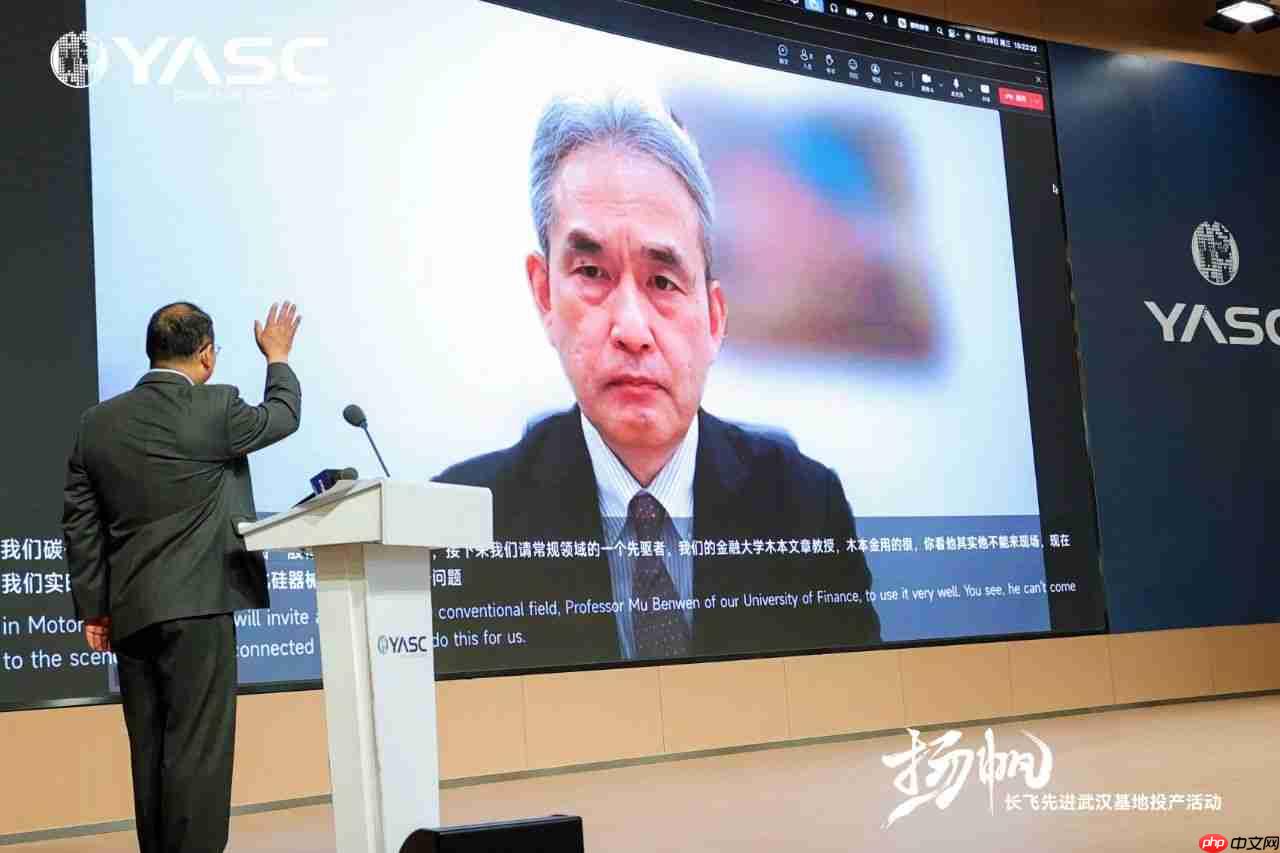 长飞先进武汉基地首片晶圆正式下线