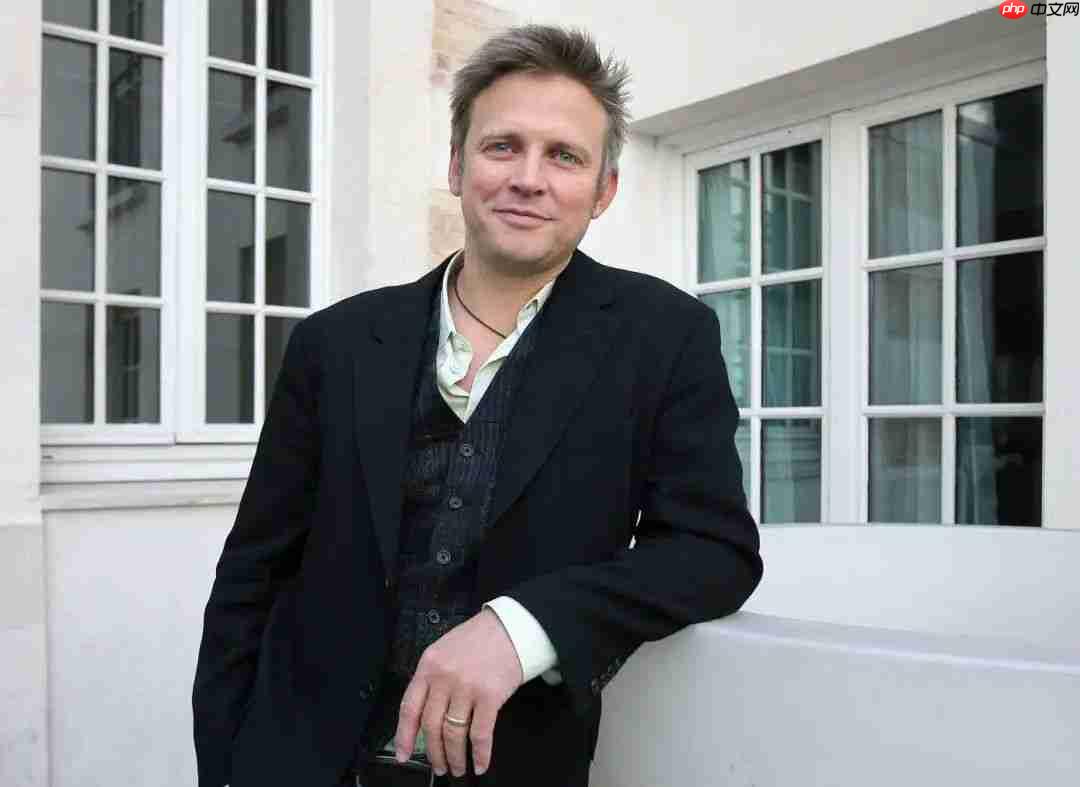 31岁创立，54岁回归：「第二人生」创始人罗斯代尔继续修补他的元宇宙！