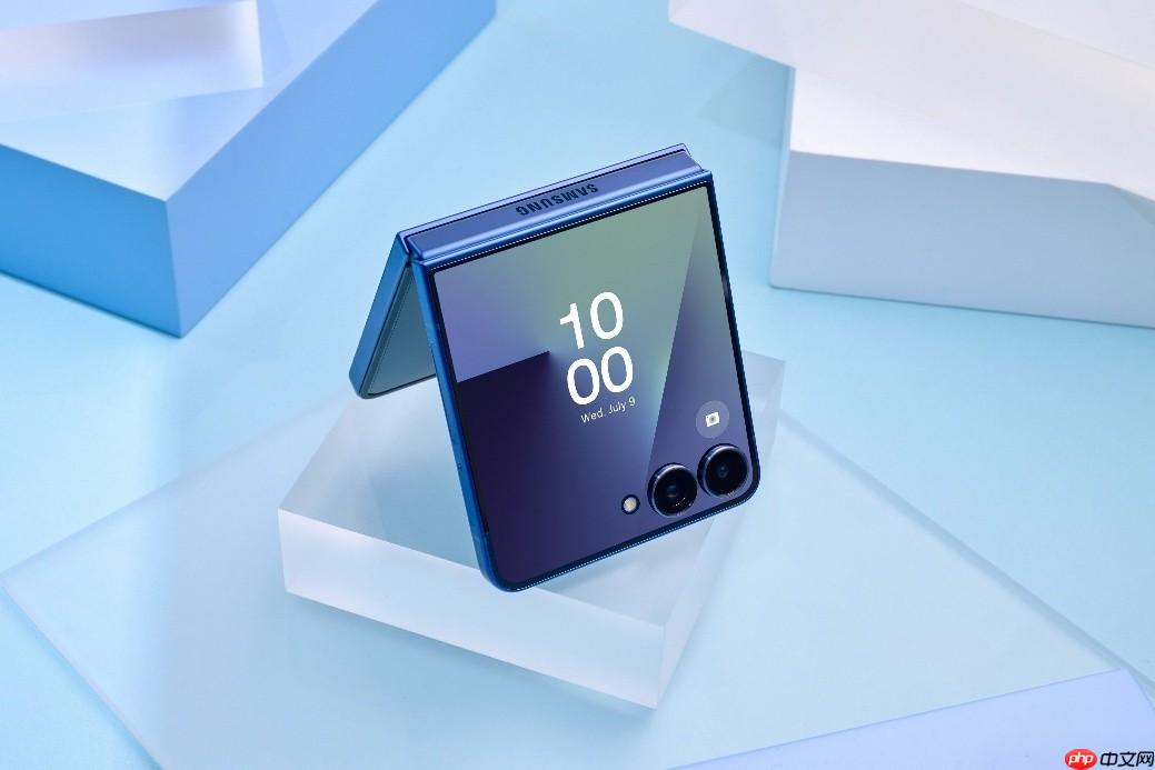 玲珑便携 轻巧随行 三星Galaxy Z Flip7焕新设计令体验跃升