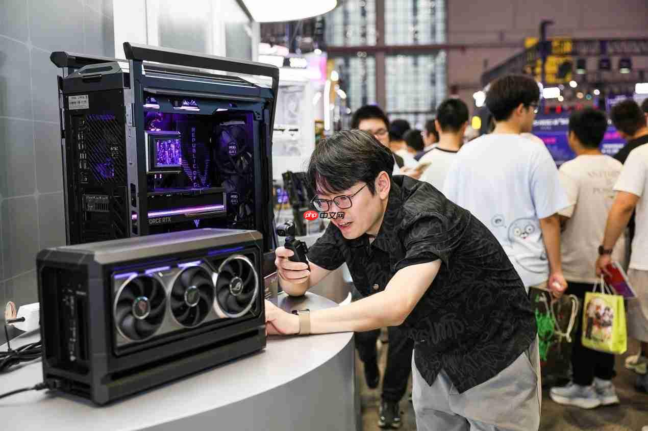 BW2025!华硕显卡信仰集结燃爆全场