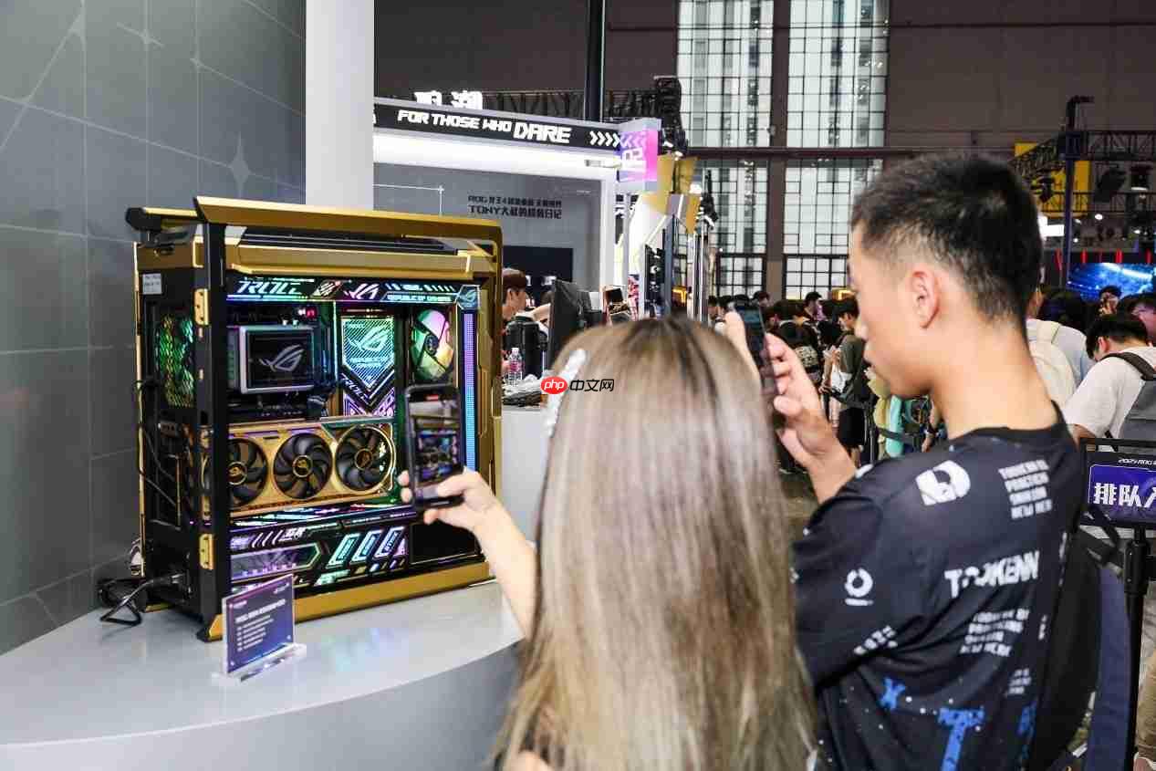 BW2025!华硕显卡信仰集结燃爆全场