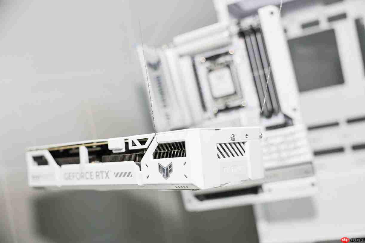 BW2025!华硕显卡信仰集结燃爆全场