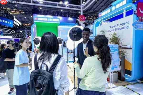 WAIC 2025,我们闯进了超级头部主播的“造星梦工厂”NOVA