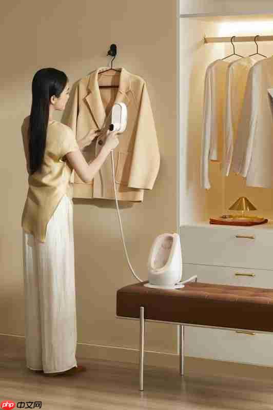 打造精致日常!小熊电器郁金香熨烫机深度护理衣物,即熨即穿