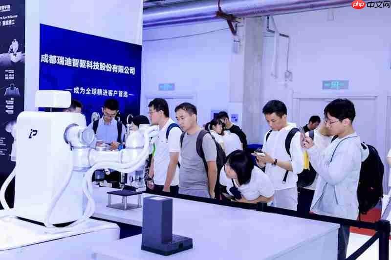 普罗宇宙机器人全球首发:重塑工业场景,定义工业级具身智能新标杆