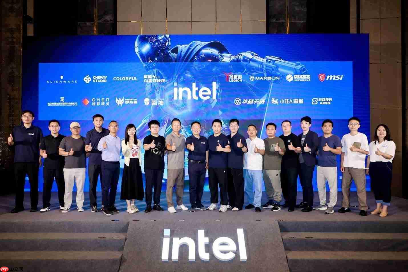 英特尔AIPC应用新突破！三大应用重磅上线