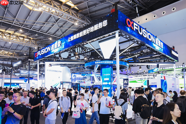 全栈升级AI落地|超聚变火热亮相WAIC2025 携手生态伙伴绽放千行百业AI价值