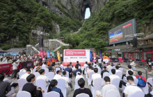 HitchOpen 世界AI竞速锦标赛序幕开启：七所大学战队“试剑”张家界天门山！