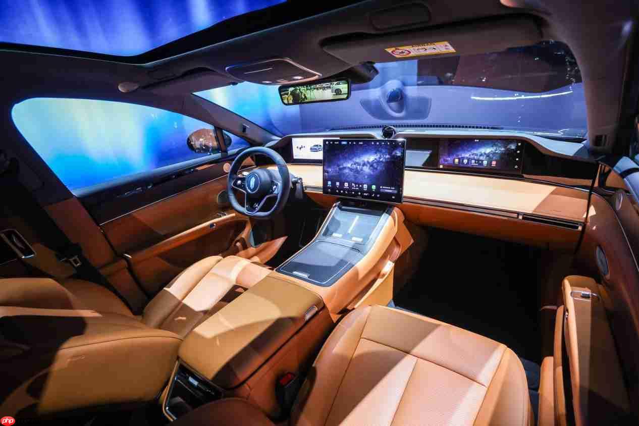 把电影院和K歌房装进车里？享界S9T亮相成都车展