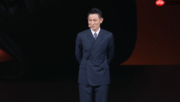 刘德华现身华为发布会现场 新款三折叠搭载麒麟9020