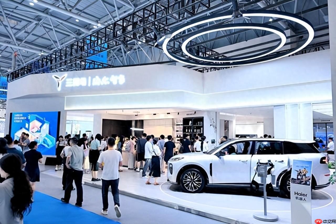 车能变家?三翼鸟智博会实演“车控家”