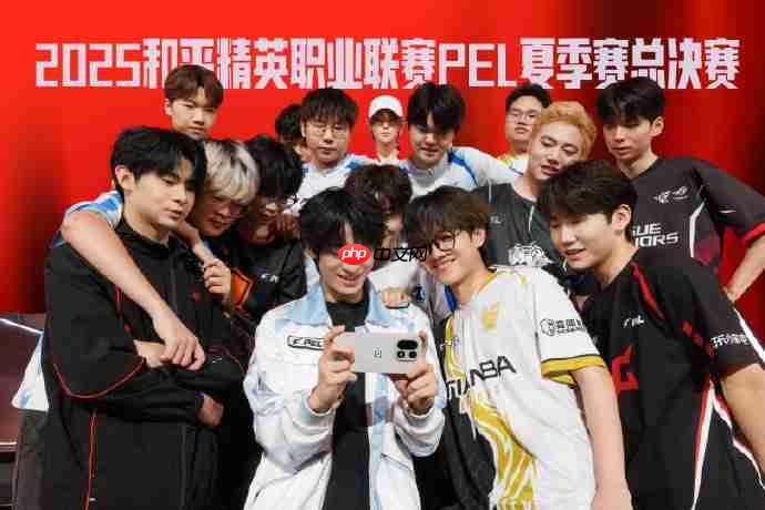 一加15真机亮相!矩阵化Deco设计+超高刷新率屏幕