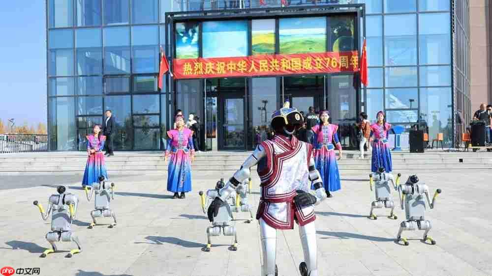 “机器人指挥官”与“机械巡逻员”上岗执勤! 乌兰哈达火山景区用科技打造文旅新体验