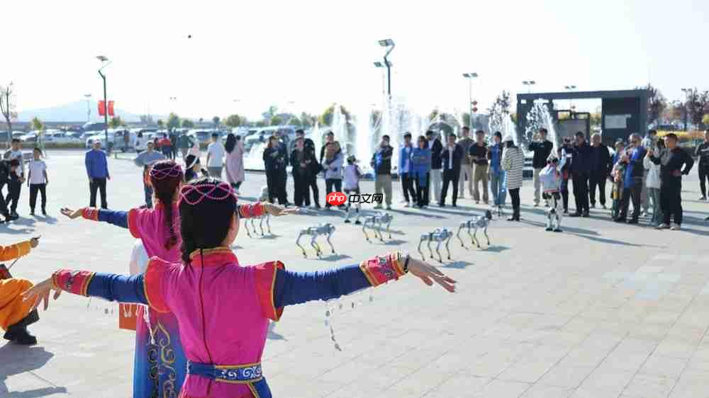 “机器人指挥官”与“机械巡逻员”上岗执勤! 乌兰哈达火山景区用科技打造文旅新体验
