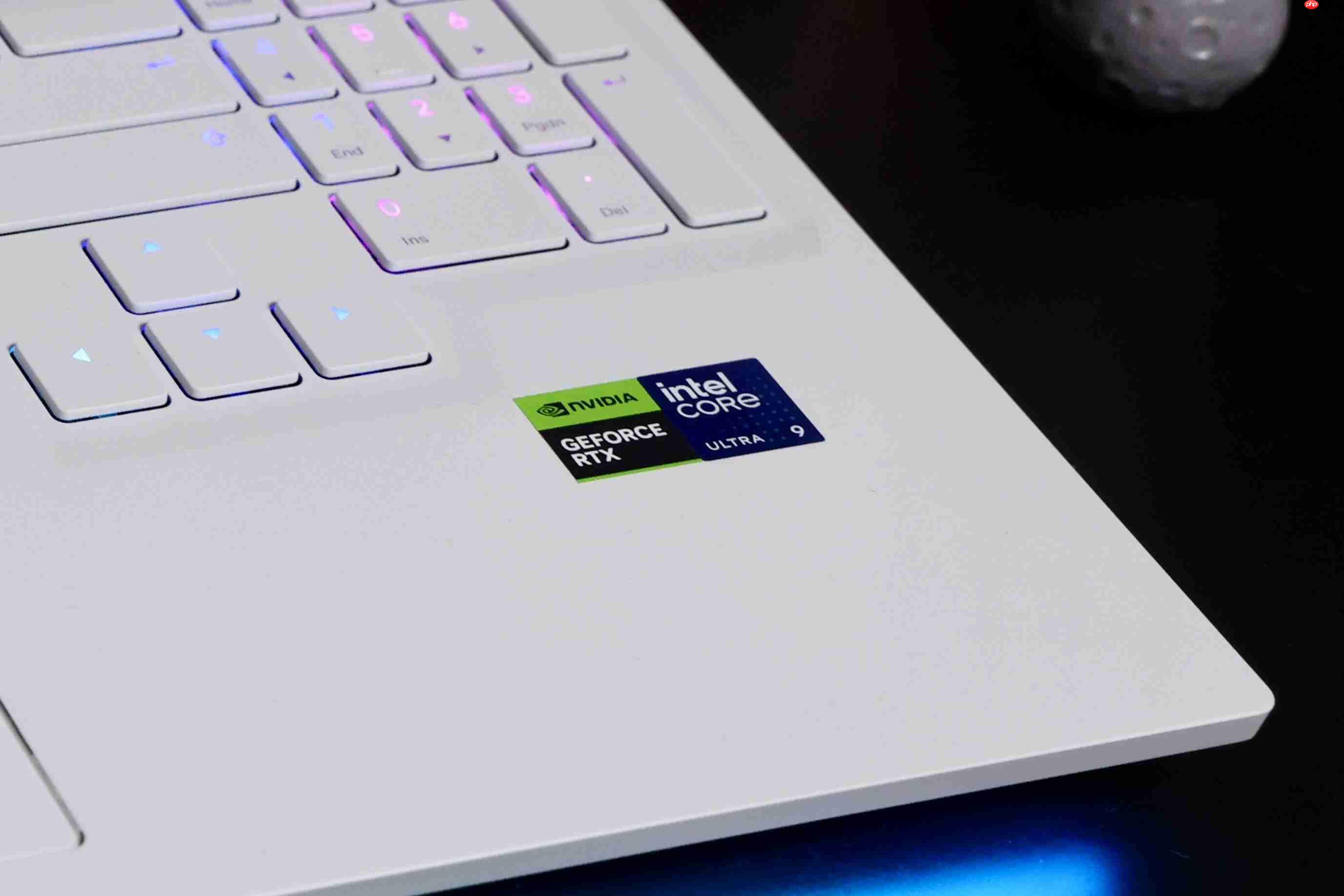 我不选了,性能和安静我全都要!年轻人的第一台“六边形战士”游戏本