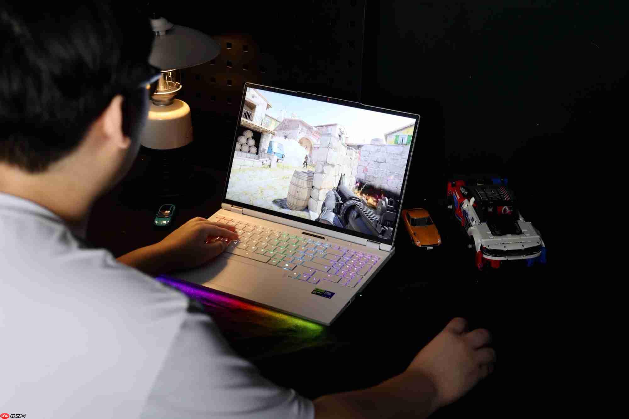 我不选了,性能和安静我全都要!年轻人的第一台“六边形战士”游戏本