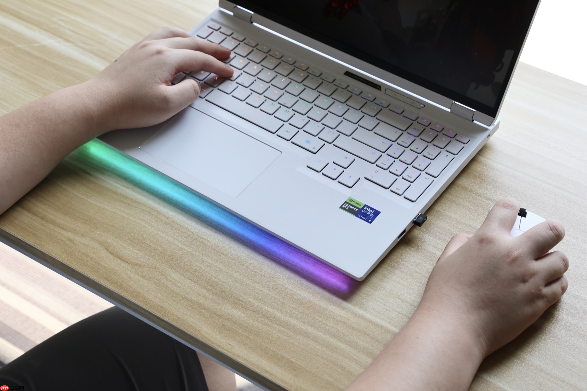 我不选了,性能和安静我全都要!年轻人的第一台“六边形战士”游戏本