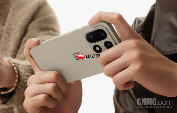 一加15搭载7300mAh电池 配120W快充+50W无线闪充