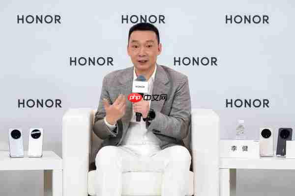 李健:开新局见未来 荣耀Magic8系列开启AI Phone时代