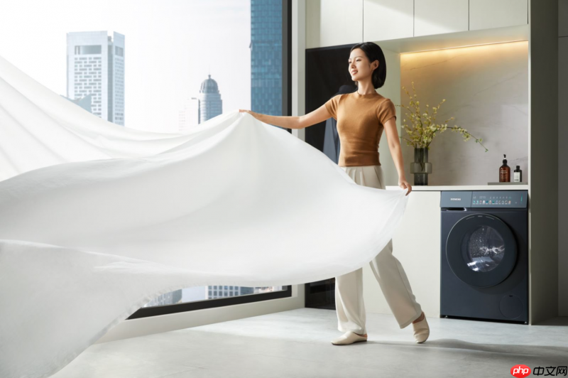智享高效洗护，西门子家电发布小幸熨洗干一体机，重塑都市精致生活