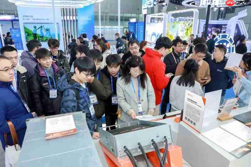 国产全功能GPU发力!摩尔线程亮相CNCC2025展示智算基础设施新成果